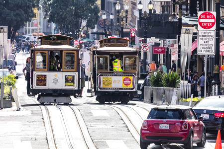 San Francisco, USA - November 7, 2016: The Cable car tram. The San Francisco cable car system is world last permanently manually operated cable car system. Lines were established betw. 1873 and 1890.のeditorial素材