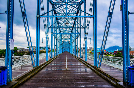 Walnut Street Bridge over the Tennessee River in Downtown Chattanooga Tennessee TNのeditorial素材