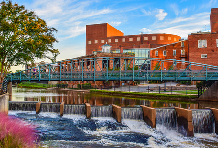 Reedy River and River Place Bridge in Downtown Greenville South Carolina SCのeditorial素材