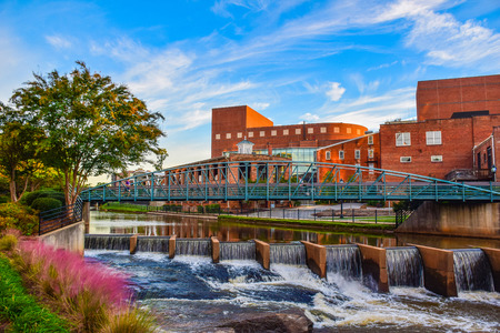 Reedy River Bridge and Wyche Pavilion Peace Center in Downtown Greenville South Carolina SCのeditorial素材