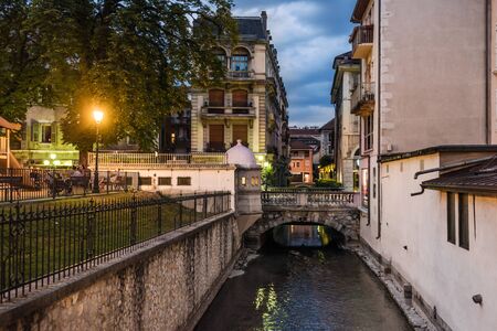 Annecy Thiou River Canals in Evening Viewのeditorial素材