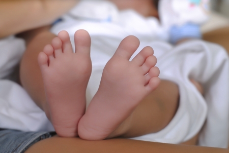 ciose-up of a newborn baby feetの写真素材