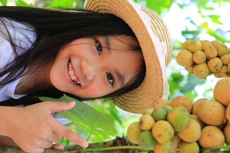 The girl took a tour to Chanthaburi's orchard.の写真素材