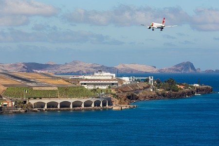 FUNCHAL, PORTUGAL - AUG 12: A Boeing 737 from Portugese airline TAP is approaching Funchal Airport on Augustus 12, 2014 at Madeira, Portugalのeditorial素材