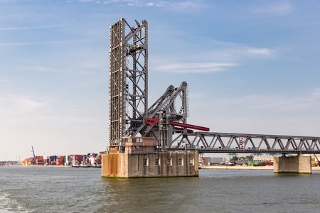 ANTWERP, BELGIUM - AUG 13: Opened steel bridge on August 13, 2015 in the harbor of Antwerp, Belgiumのeditorial素材