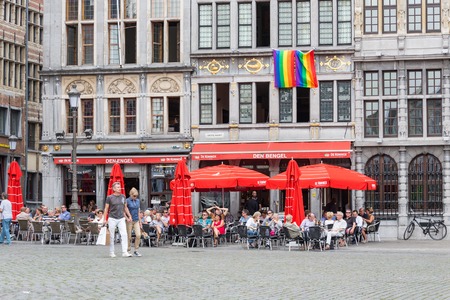 ANTWERP, BELGIUM - AUG 11: Lounging people and relaxing tourists at terraces downtown in the city Antwerp on August 11, 2015 in Antwerp, Belgiumのeditorial素材