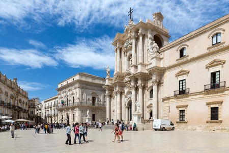 SIRACUSA ITALY - MAY 18: Tourists wondering baroque style Piazza Duomo and Cathedral on May 18, 2016 in Syracusa at the island Sicily, Italyのeditorial素材