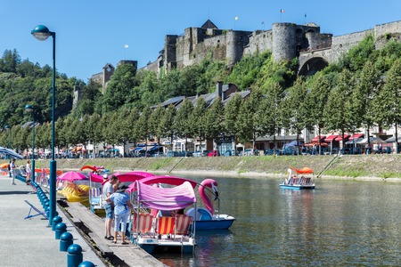 BOUILLON, BELGIUM - AUG 13: Bouillon with castle and river Semois with pedalos for recreation on August 13, 2016 in Bouillon, Belgiumのeditorial素材