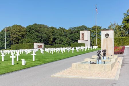 Hamm near Luxembourg city, Luxembourg - August 22, 2018: American WW2 Cemetery with memorial monument, fountain and headstones of 5073 buried soldiersのeditorial素材