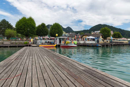 Sankt Gilgen, Austria - Juli 19, 2017: Wooden Jetty with speedboats for hire in Sankt Gilgen at Austrian Wolfgangseeのeditorial素材