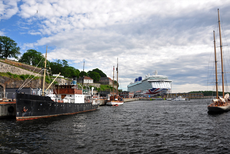 Boats moored in the afternoon in Oslo Harbor.の写真素材