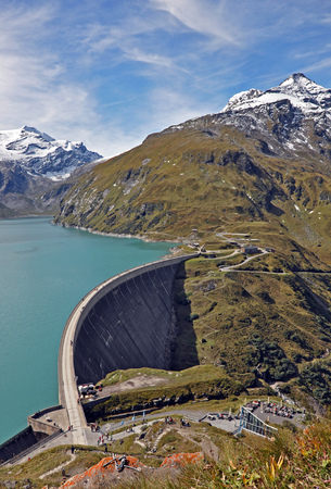 Dam lake Mooserboden the snowy peaks of the Hohe Tauern. Austria.の写真素材