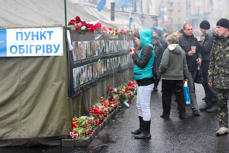 Tent for warm-up at Maidan Nezalezhnosci. High-quality photoのeditorial素材