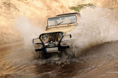 Off-road - The vehicle splashing out water