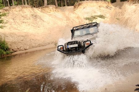 Off-road - The vehicle splashing out water