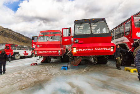 The Rocky Mountains. Brewsters snowcoach Ice Explorer Columbia Icefield Athabasca glacier in Jacper National Park Alberta, Canada, North Americaのeditorial素材
