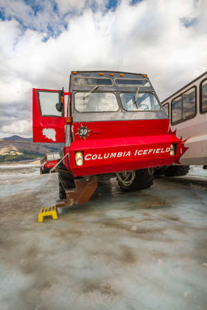 The Rocky Mountains. Brewsters snowcoach Ice Explorer Columbia Icefield Athabasca glacier in Jacper National Park Alberta, Canada, North Americaのeditorial素材