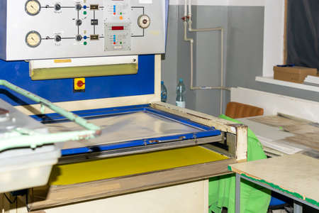 machine for exposing printed circuit boards in industry