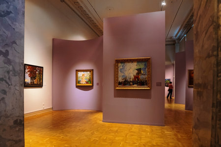 An art gallery with purple walls. The interior of the Museum in Saint-Petersburgのeditorial素材