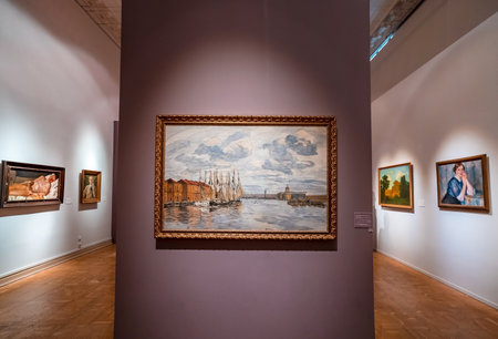 An art gallery with purple walls. The interior of the Museum in Saint-Petersburgのeditorial素材