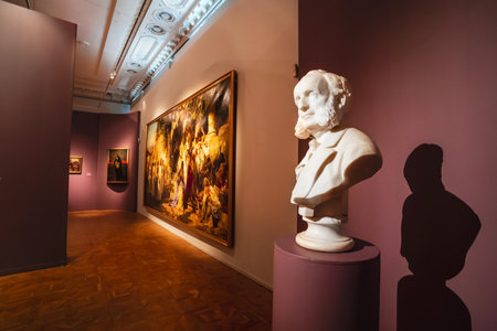 An art gallery with purple walls. The interior of the Museum in Saint-Petersburgのeditorial素材