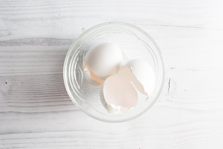 Chicken shell eggs in transparent plate. organic vegetarian healthy food on a white backgroundの写真素材