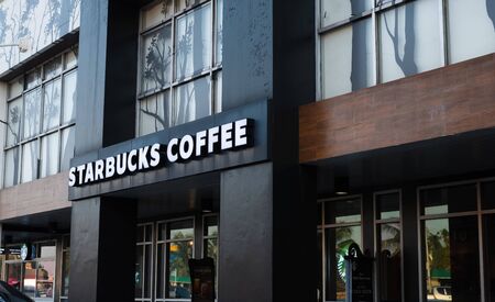 BANGKOK-CHONBURI THAILAND-APR-11:Stabucks coffee Shop on the Motorway Street on April 11,2018.
Motorway Service Center is service point for tourists to travel east of Thailandのeditorial素材