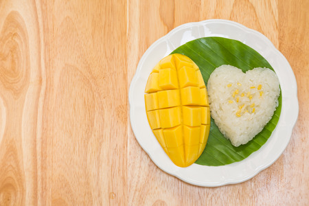 glutinous rice eaten with mangoes in Thailandの写真素材