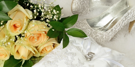 	Wedding rings and bridal accessoriesの写真素材