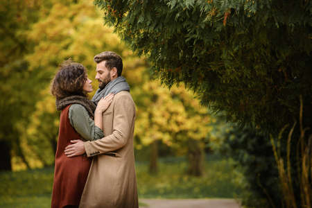 young beautiful couple resting outdoors in the park in autumn, look at each other, beautiful autumn photo, brown-orange paint circle itten. Lviv, Ukraine, Shevchenko Park, 15.10.2017のeditorial素材