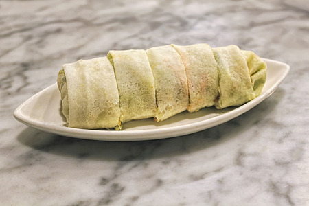 Delicious Chinese spring rolls/popiah on a plate.の写真素材