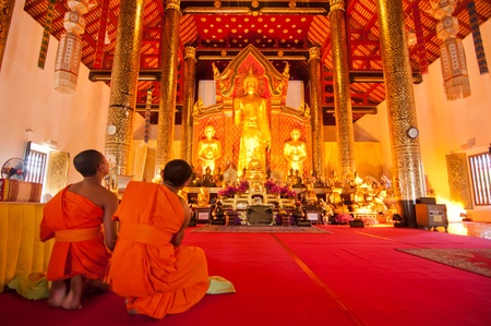 CHIANG MAI - NOVEMBER 06: Siamese monks from Thailand visit Pha Sing Temple in a cultural visit program on November 06, 2011 in Chiang Mai, Thailand. This is a Buddhism temple located at Chiang Mai. のeditorial素材