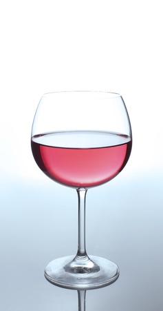 copa de vino sobre fondo blancoの写真素材