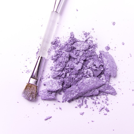 crushed eyeshadow isolated on white backgroundの写真素材