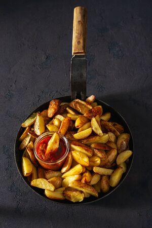 Fried potatoes with brava sauce on a dark background top viewの写真素材