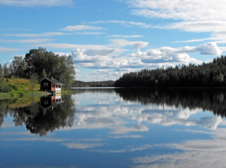 Finish Lake in the summer, reflecting the skyの写真素材