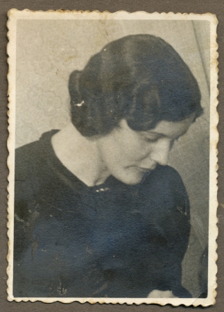 portrait of young woman - circa 1945 の写真素材