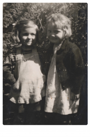 children - sistersの写真素材