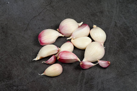 Fresh Garlic Bulb with Peeling Skins. Suitable for cooking, health, food introduction, nutrition topics.の写真素材