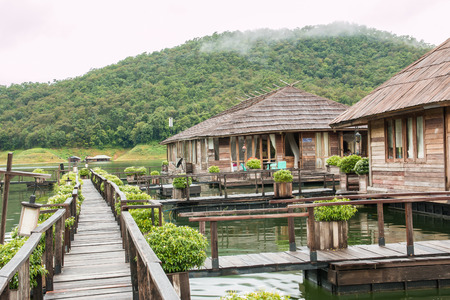 Wooden walkway between Houseboat breakwater.のeditorial素材