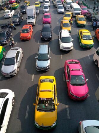 top view of a wide street with multi-lane traffic, heavy traffic from colorful cars.のeditorial素材