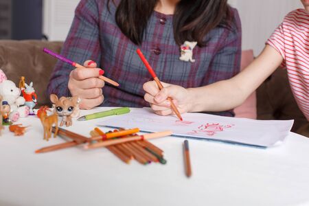 professional psychologist with a teenage girl. Disclosing a child through a drawing. The method of work of a child psychotherapist.の写真素材