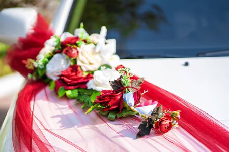 White wedding car decorated with fresh flowers. Wedding decorationsの写真素材