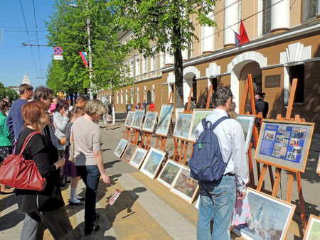 City dwellers looking paintings on the street art exhibition in the city core on celebration of Victory VE Dayのeditorial素材