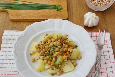 healthy vegan food - chickpeas, peas and lentils served with potatoes and chiveの写真素材