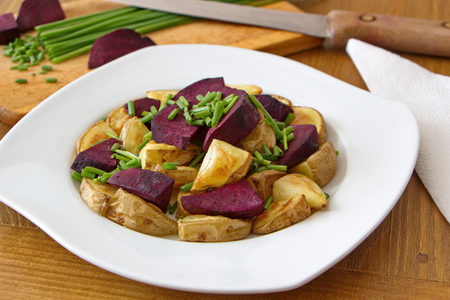 baked potatoes with raw beetroot and chiveの写真素材