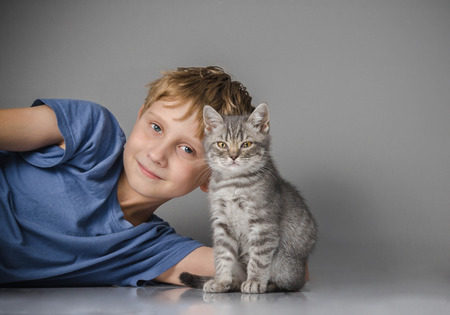 Happy child with kittenの写真素材