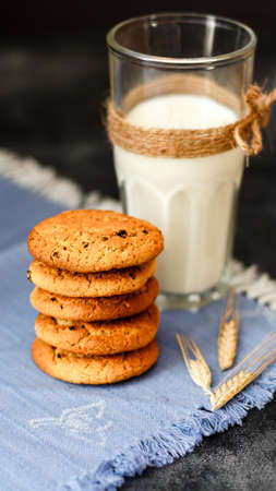 Fresh oatmeal cookies on a dark backgroundの写真素材