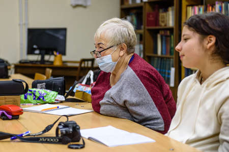 Russia St. Petersburg November 2021: Students in the class listens to photo coursesのeditorial素材