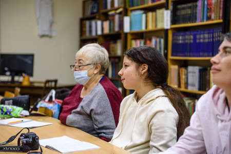 Russia St. Petersburg November 2021: Students in the class listens to photo coursesのeditorial素材